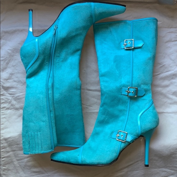 Shoes - NWOT Women’s aqua suede boots - size 11